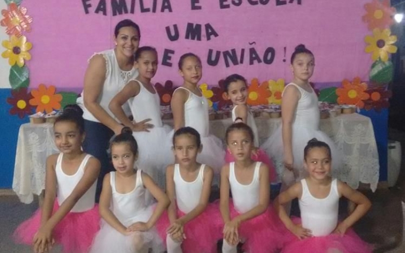 “FAMÍLIA E ESCOLA: UMA DOCE UNIÃO” - Escola Municipal Antônio Paulino